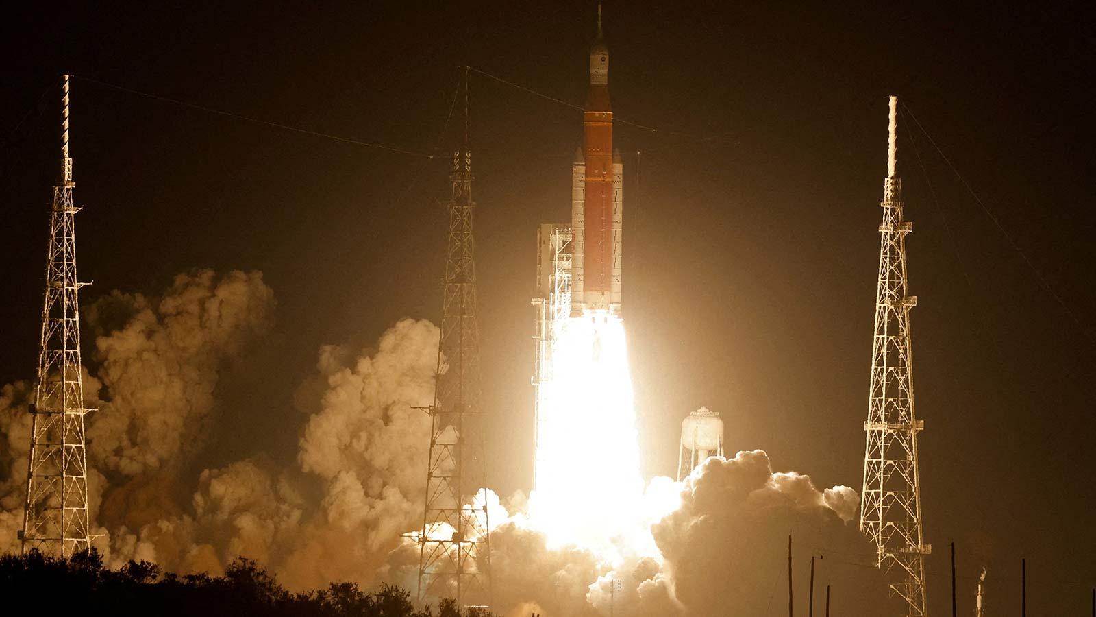 NASA Opens Moon Mission Bids Amid SpaceX Delays: Race Heats Up Against China