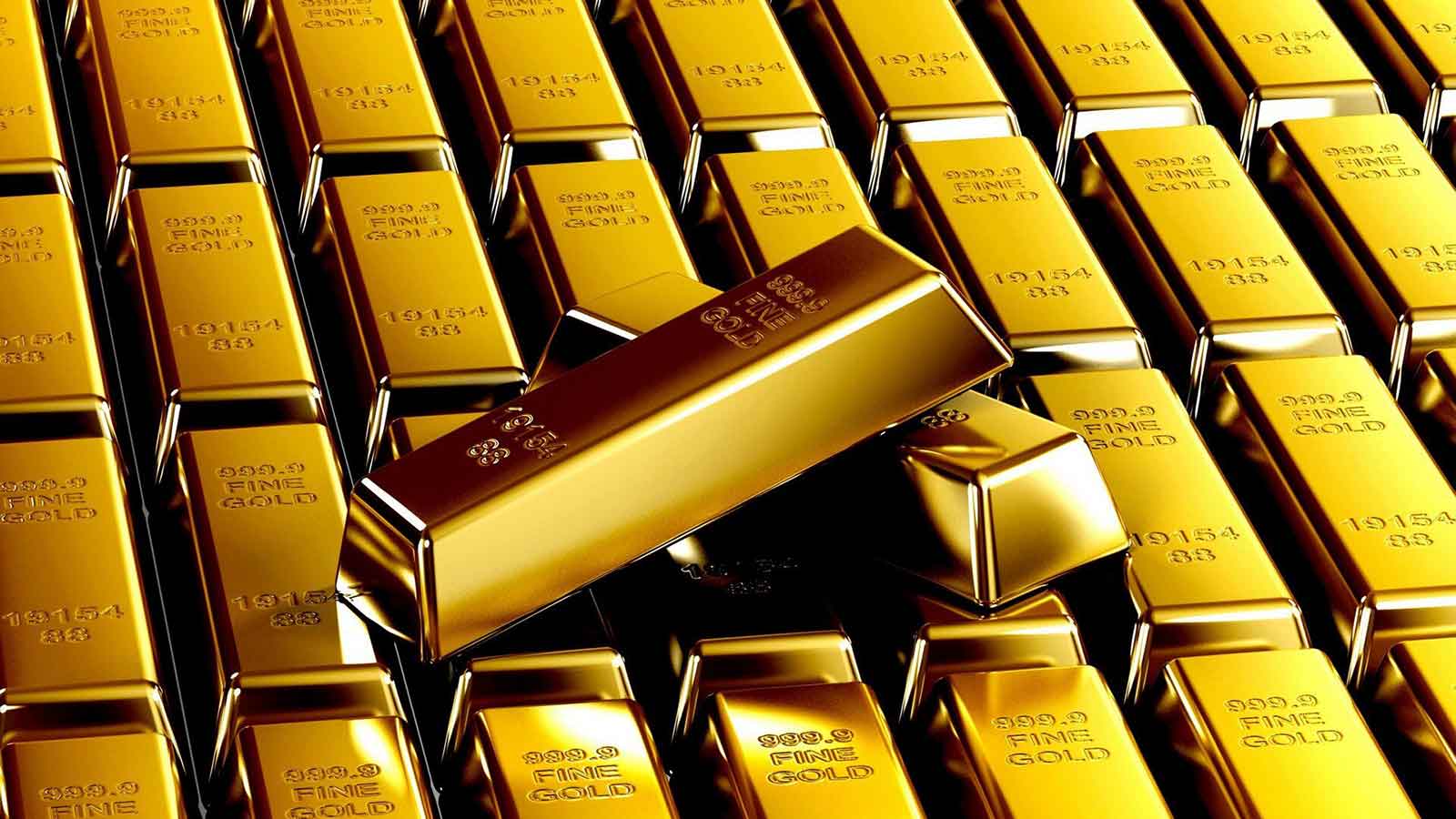 Gold Prices Plummet: Investors Face Steepest Drop in Over a Decade