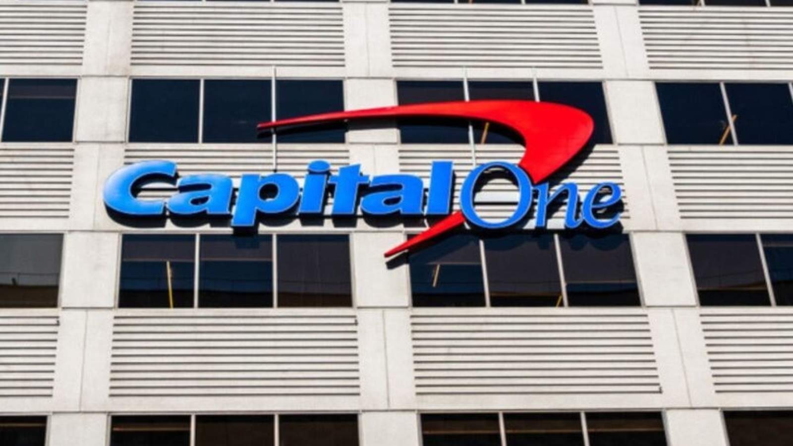 Capital One Financial’s third-quarter earnings outpaced analyst forecasts, driving its stock up over 3% in extended trading as robust revenue growth and healthy credit metrics signal resilience in the banking sector.