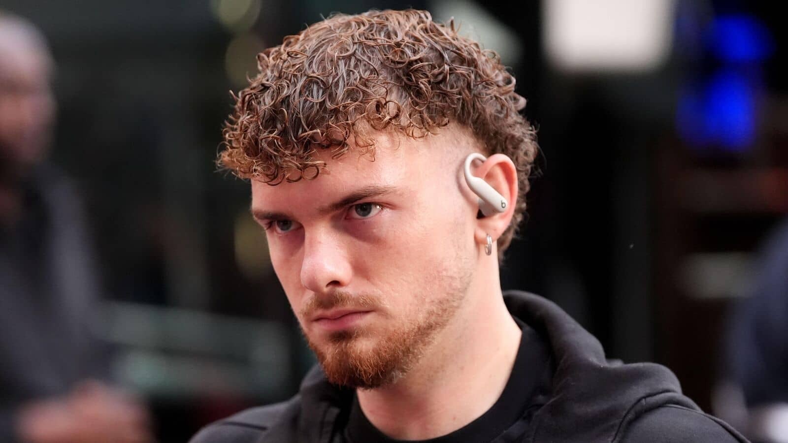 Harvey Elliott’s unexpected absence from Aston Villa’s squad has ignited fresh speculation about his future, as fans and pundits question whether his loan move from Liverpool is destined for an early end.