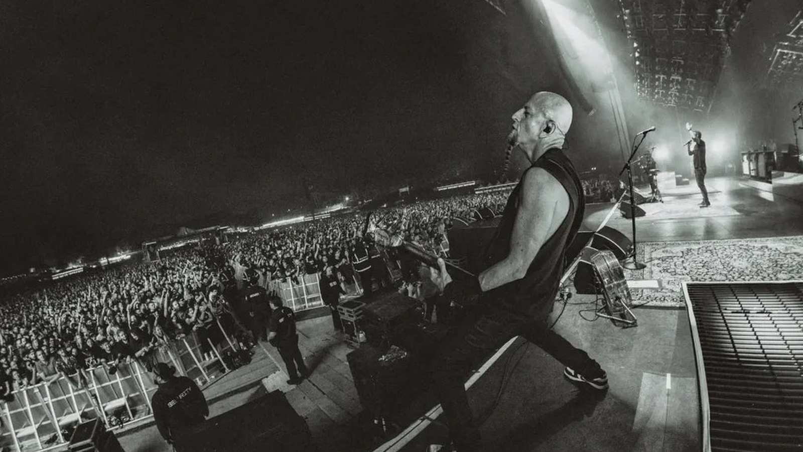 Sick New World returns in 2026 with two massive events in Las Vegas and Texas, featuring top acts like System Of A Down, Korn, Deftones, and Slayer. After a cancelled 2025 edition, the festival's comeback showcases the enduring power and evolution of heavy music.