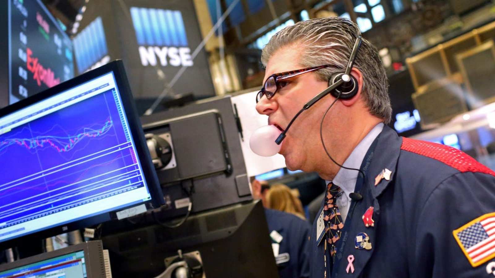 Despite federal shutdown concerns and a cooling labor market, the Dow Jones and major U.S. indexes hit fresh highs, powered by relentless AI-driven capital flows and investor optimism. Experts warn of bubble risks, but most recommend staying invested until clearer signals emerge.