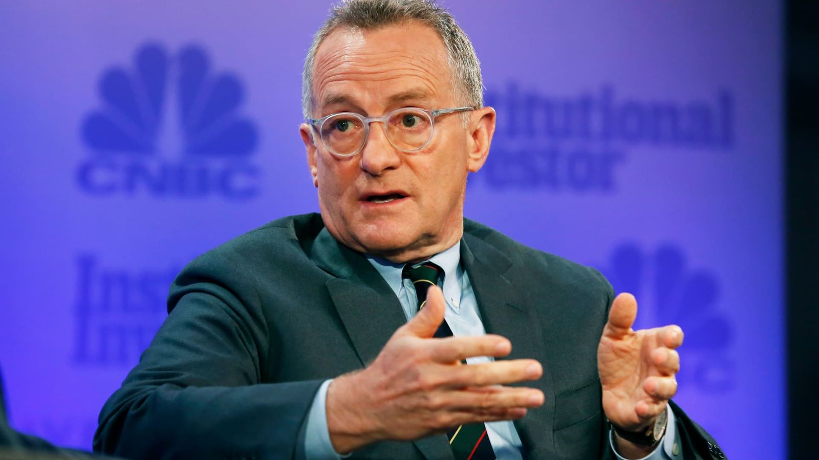 Howard Marks Warns: AI Bubble Risks Grow as Gold Hits Record High