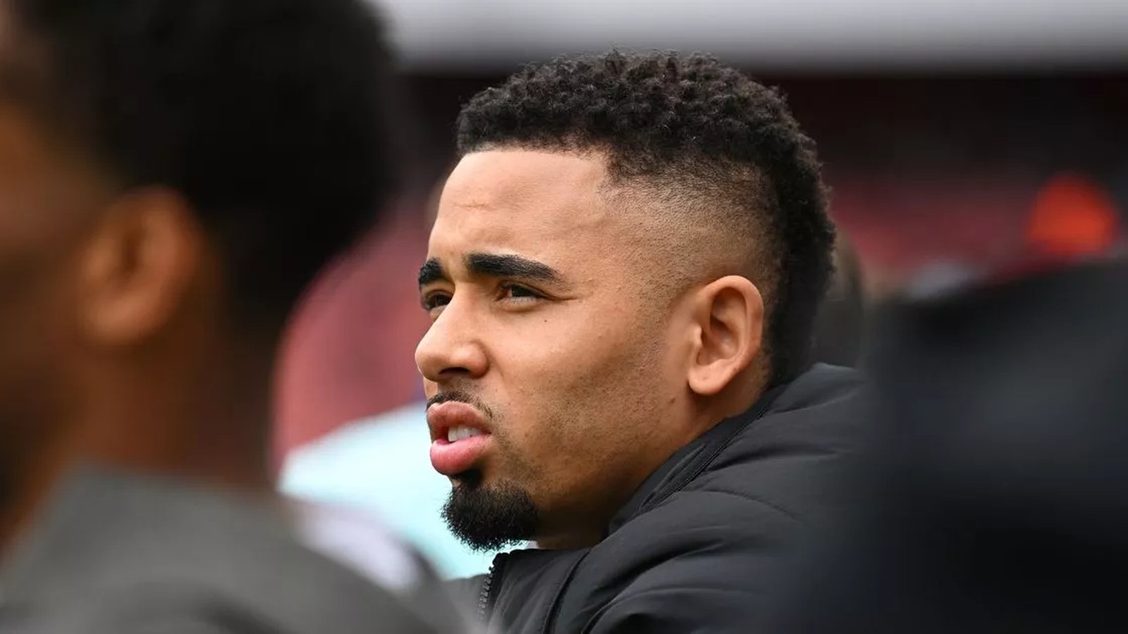 After months sidelined with a serious ACL injury, Gabriel Jesus is making promising strides in his recovery. Arsenal manager Mikel Arteta and supporters are eagerly anticipating the Brazilian striker’s return, as he offers an optimistic update while remaining cautious not to rush his comeback.