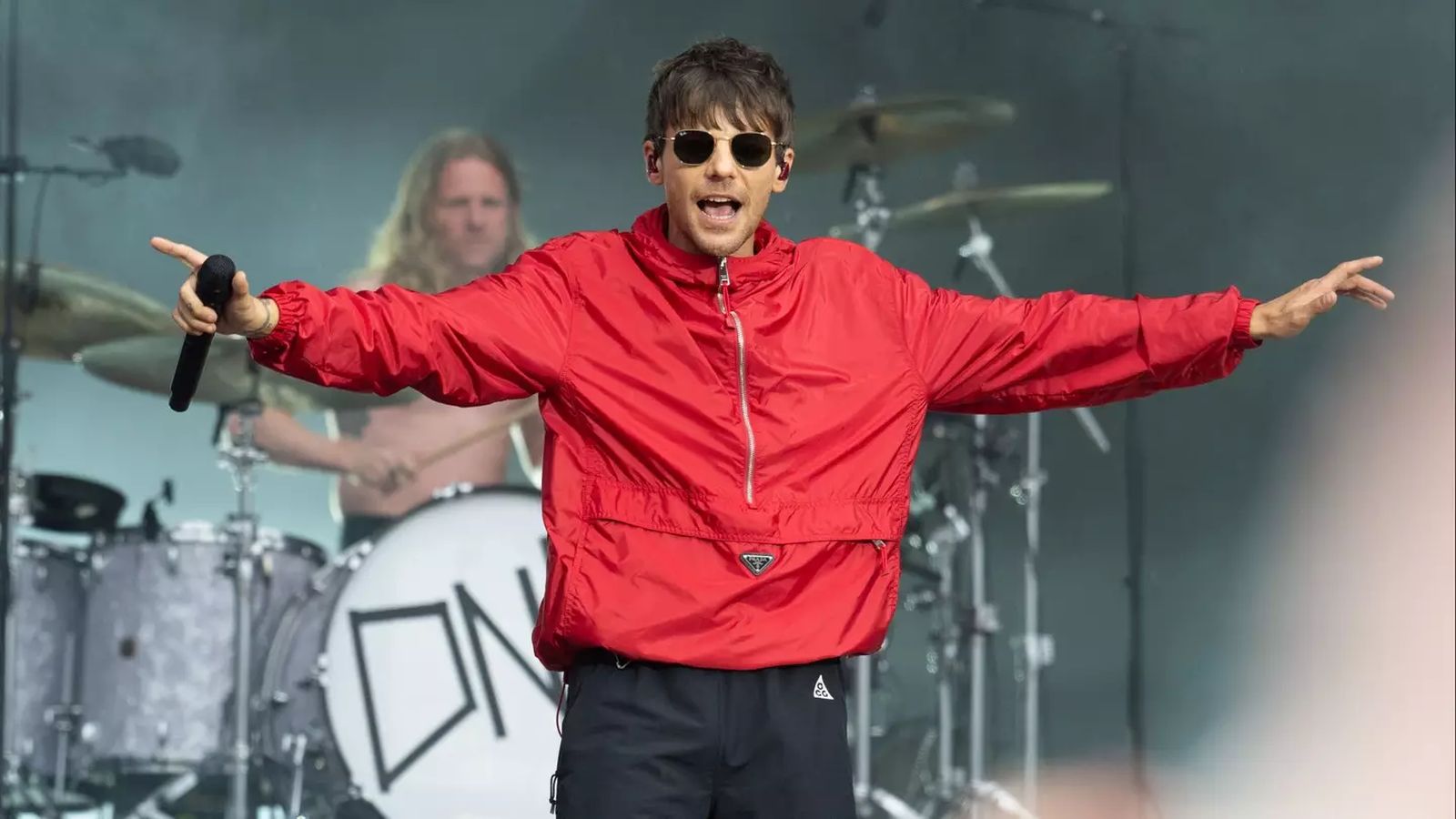 Louis Tomlinson discusses his journey from One Direction to solo stardom, his emotional reaction to Zayn Malik’s departure, and the anticipation surrounding his 2026 UK tour and new album.