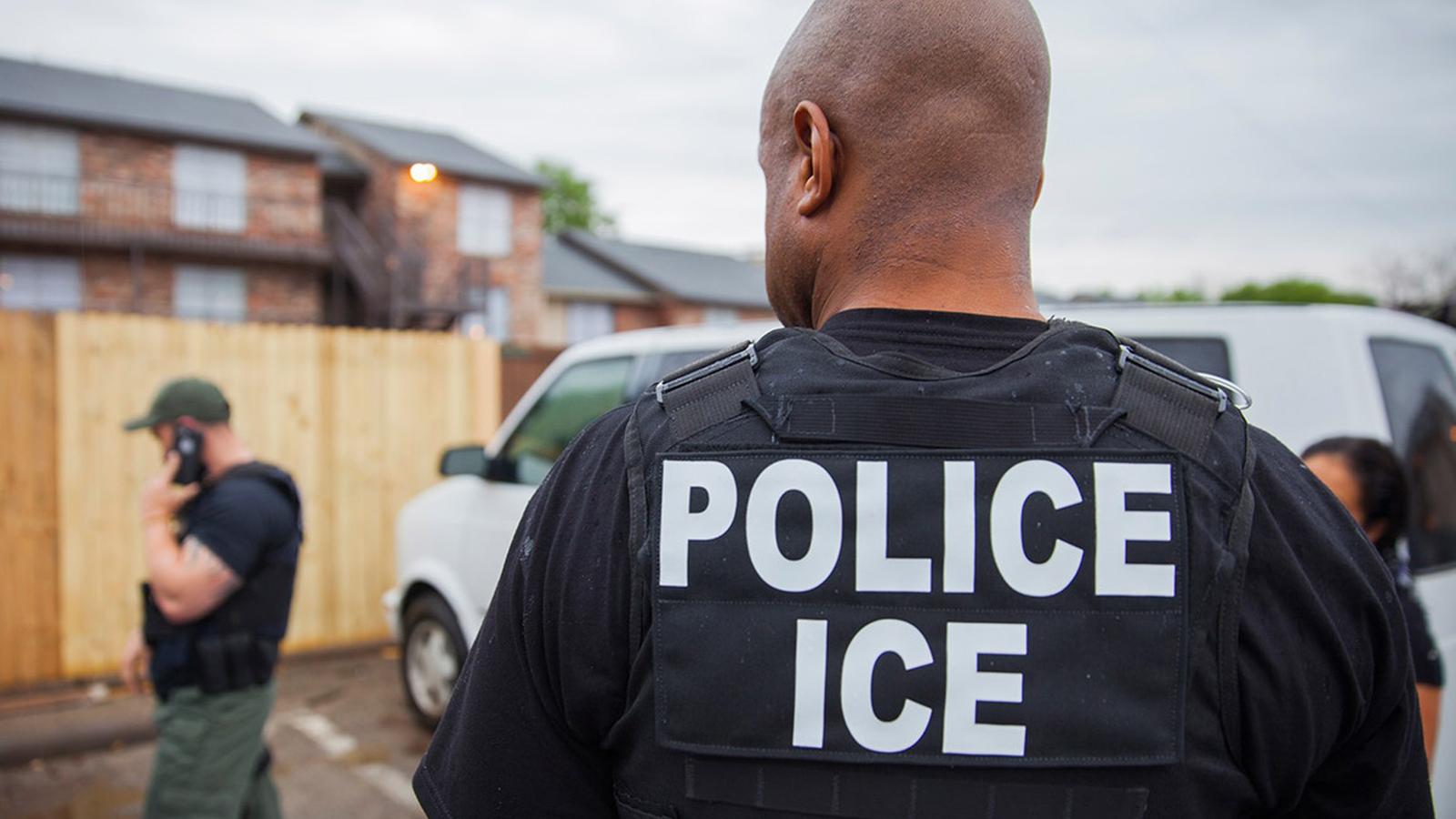 Apple Removes ICEBlock App Amid Federal Pressure and Free Speech Debate