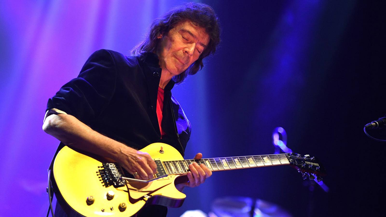 Steve Hackett’s Genesis Greats Tour Lights Up Ryman on Halloween