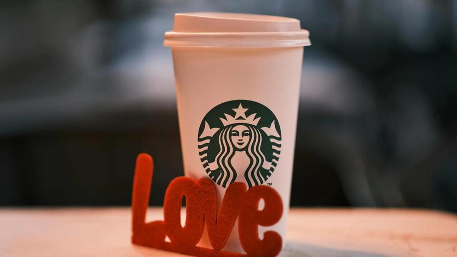 Starbucks unveils its 2025 holiday menu and cup collection, blending viral comfort drinks like the Honey Citrus Mint Tea with nostalgic, ribbon-inspired cup designs. Explore how traditions and customer creations shape the coffee giant’s seasonal experience.