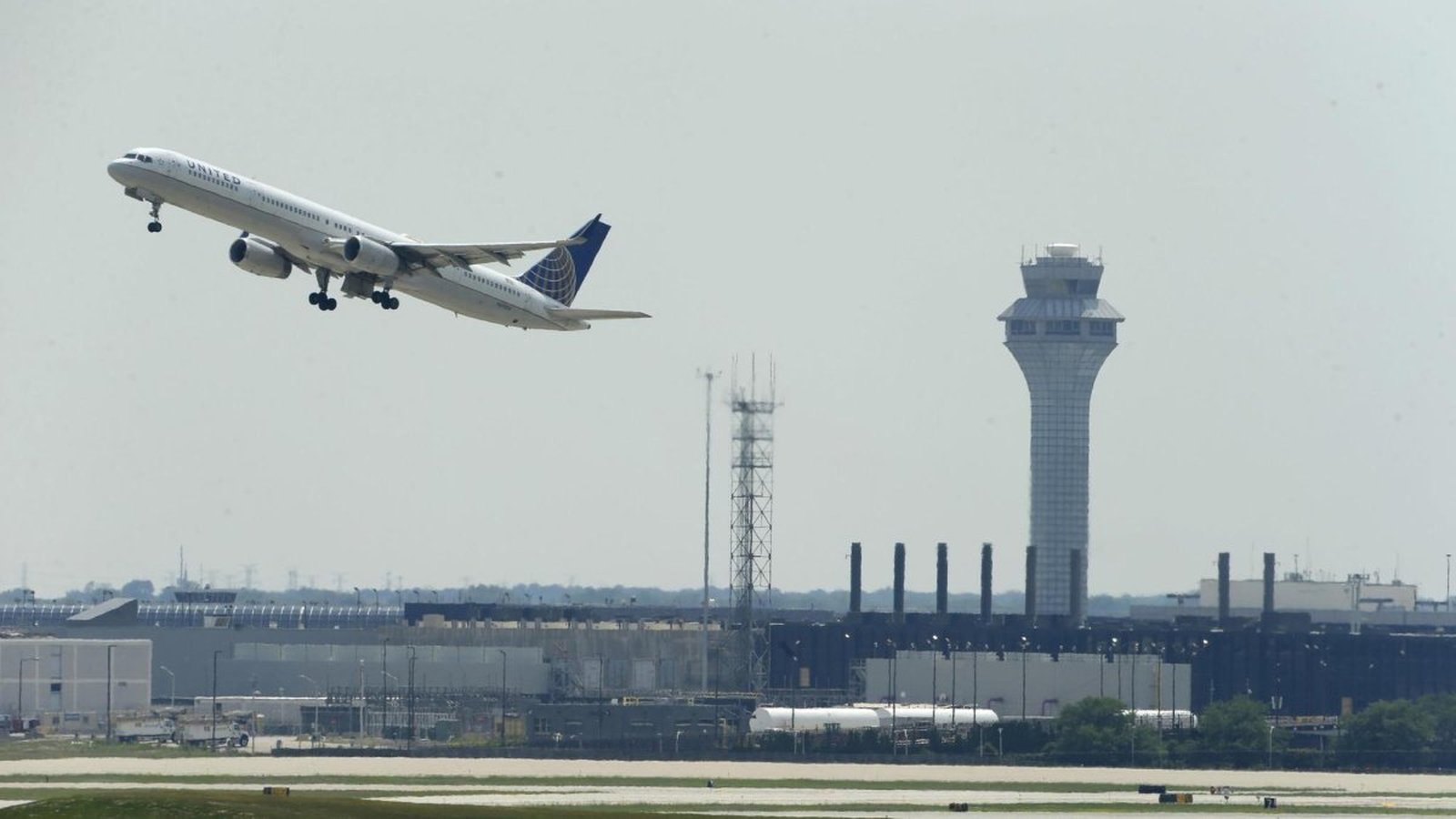 United Airlines Flight Cancellations Surge: What Passengers Need to Know Amid FAA Reductions