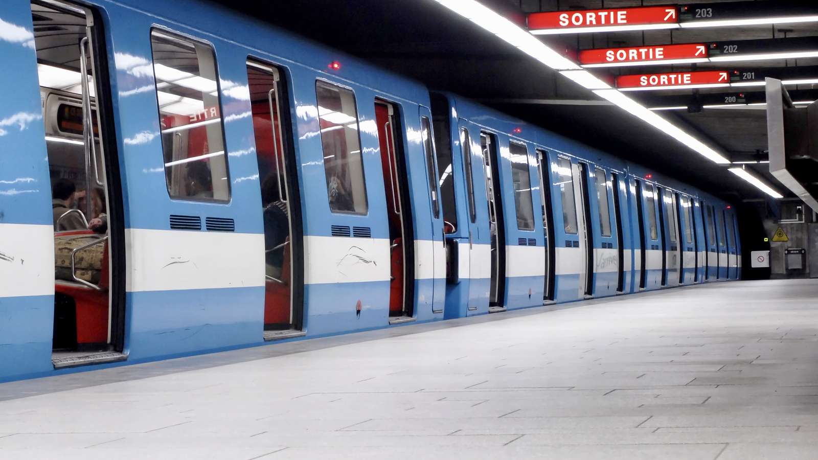 Montreal STM Strike November 2025: Key Closures, Service Hours, and Rider Compensation Explained