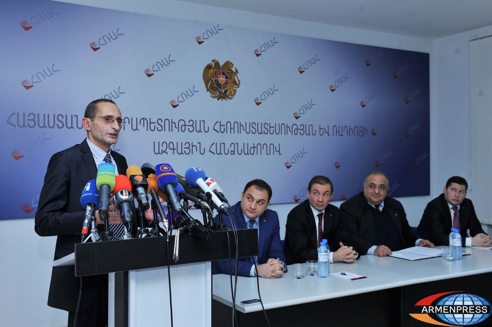 Հեռուստատեսության եւ ռադիոյի հանձնաժողովը կոչ է անում «Կենտրոն» հեռուստաընկերության ղեկավարությանը պահպանել լրագրողական էթիկայի կանոնները, չվերածվել մեկ կուսակցության քարոզչական հարթակի