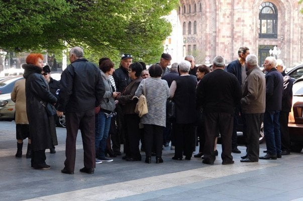 Մեքենաների առքուվաճառքով զբաղվողները կառավարության մոտ բողոքում են տուգանքներից