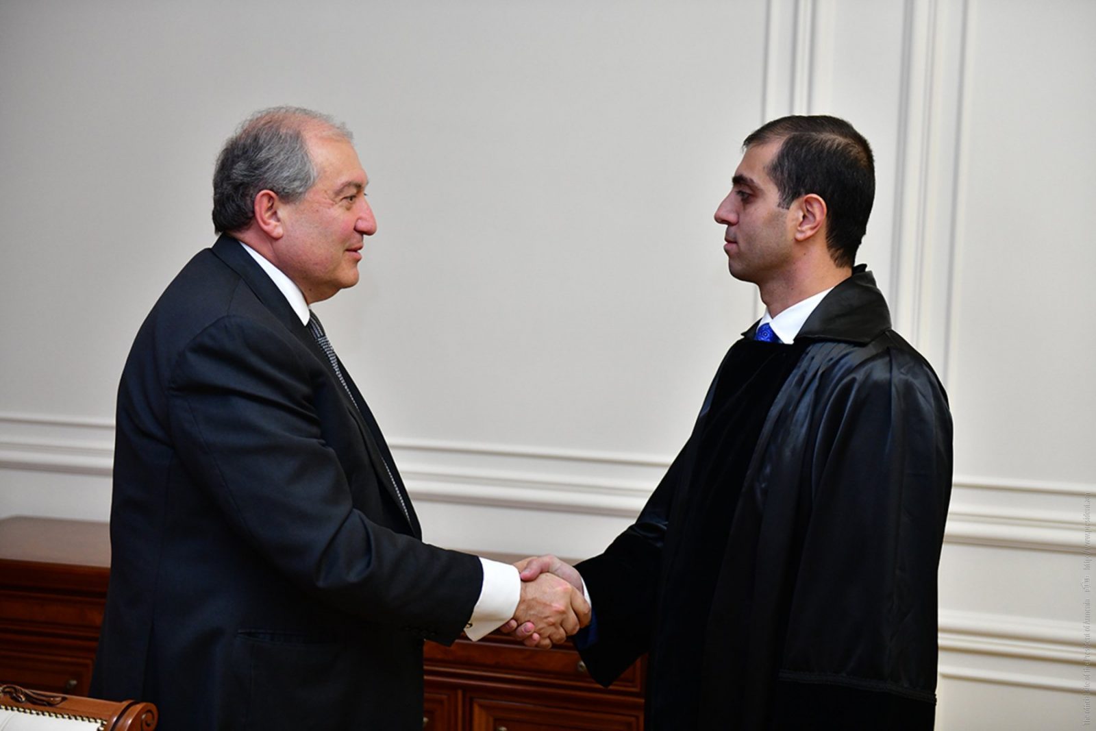 Այսօր Արմեն Սարգսյանի ներկայությամբ, տեղի է ունեցել դատավոր Հրաչյա Մեխակյանի երդման արարողությունը