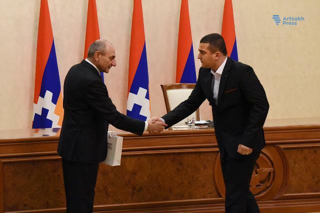 Բակո Սահակյանը պարգևատրել է մի խումբ մարզիկների և մարզիչների