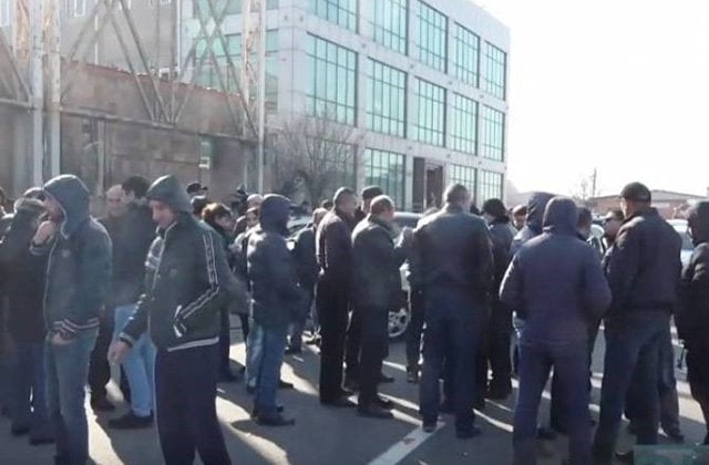 Ավտոներկրողները բողոքի ակցիա են անցկացնում