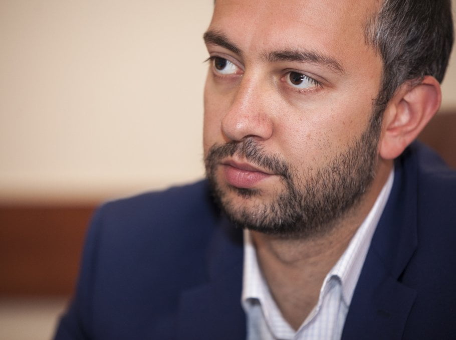 Էդուարդ Աղաջանյանը հերքում է լուրերը, թե ինքը դեռ օգտվում է իր ծառայողական մեքենայից