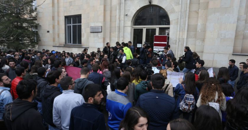 Բողոքի ակիցա ԵՊՀ դիմաց