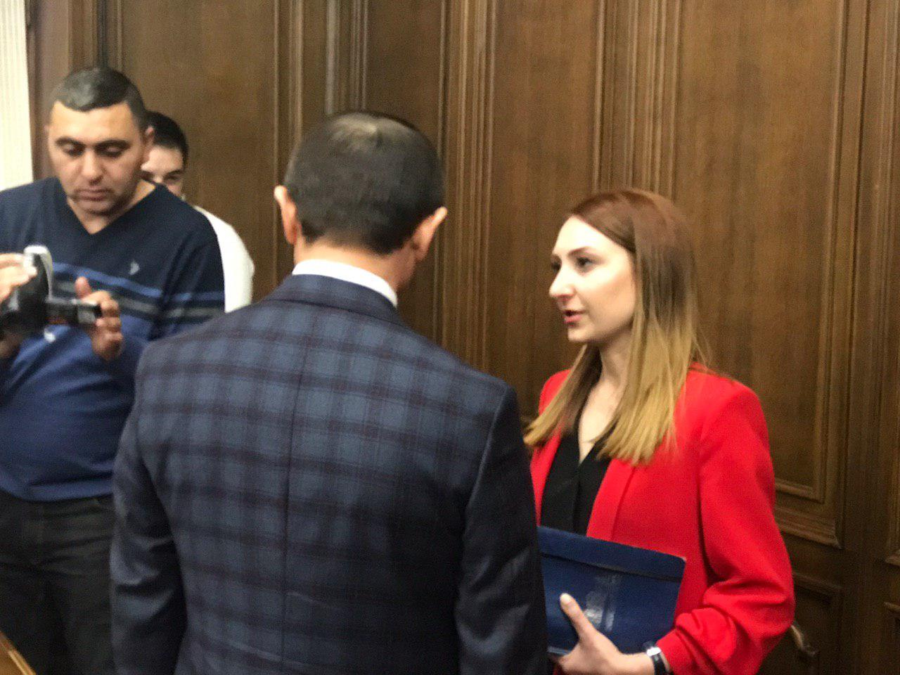 Ոստիկանապետը խորհրդարանում հանդիպում է իշխանական պատգամավորների հետ