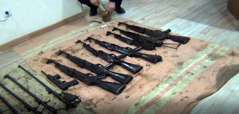 Կինը կամավոր Քանաքեռ-Զեյթունի բաժին է հանձնել մեծ քանակությամբ ապօրինի զենք-զինամթերք