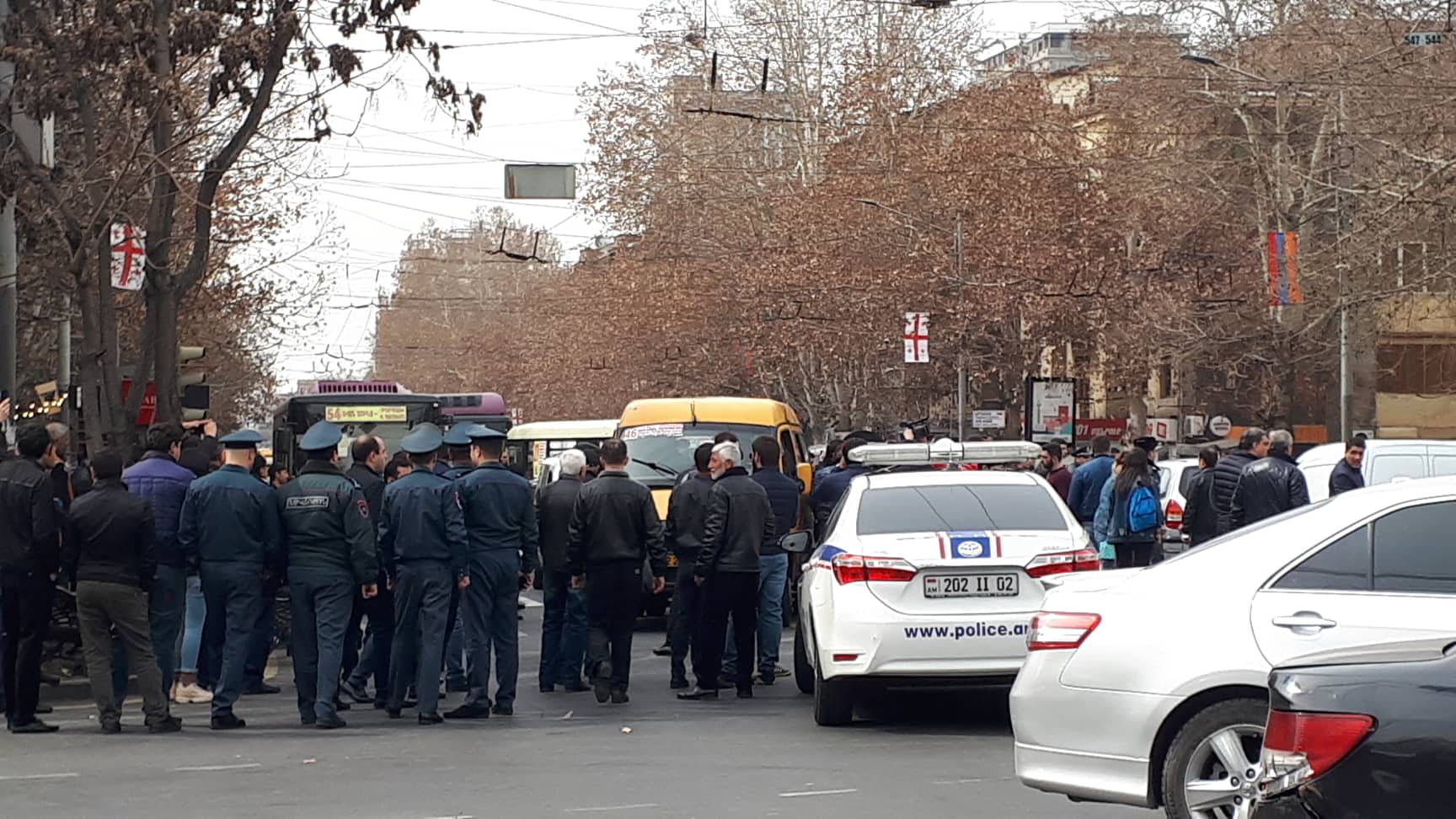 Սրճարանների աշխատակիցները փակել են Մաշտոցի պողոտան