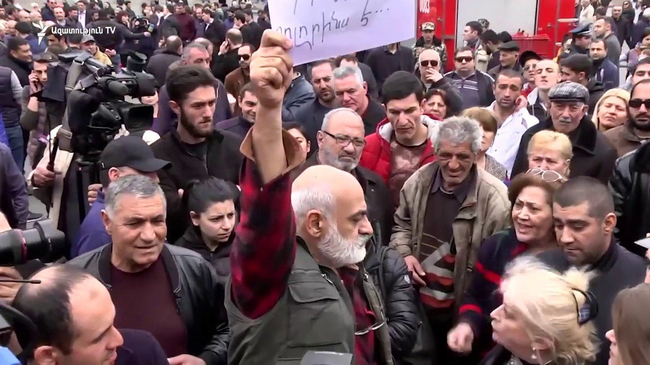 Հարուցվել է երկրորդ քրգործը՝ Օպերայի մոտ ոստիկանի նկատմամբ բռնություն գործադրելու դեպքի առթիվ