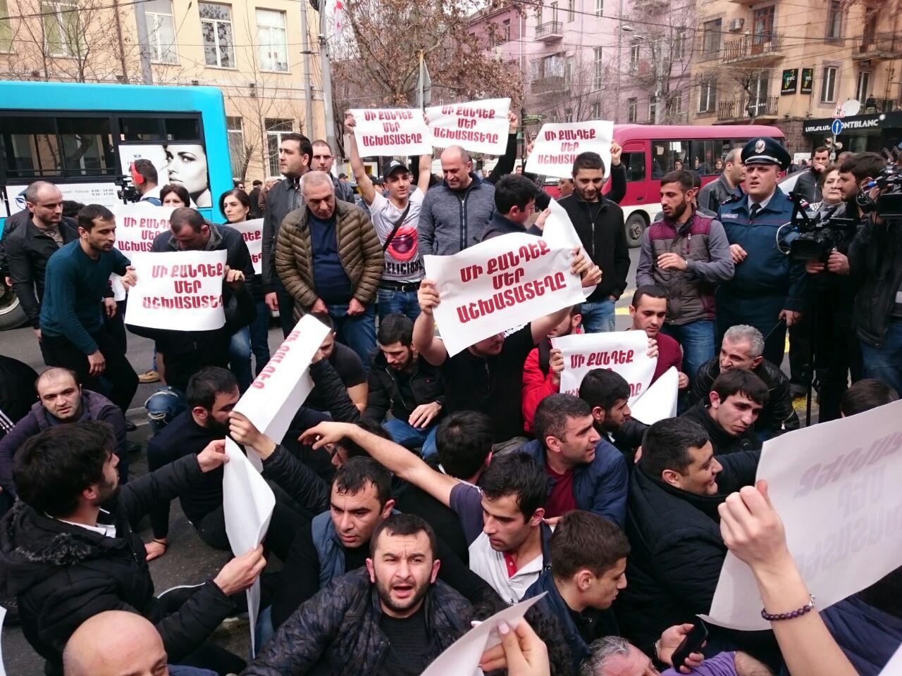 Ցուցարարներին հաջողվեց մտնել ապամոնտաժվող սրճարանի տարածք