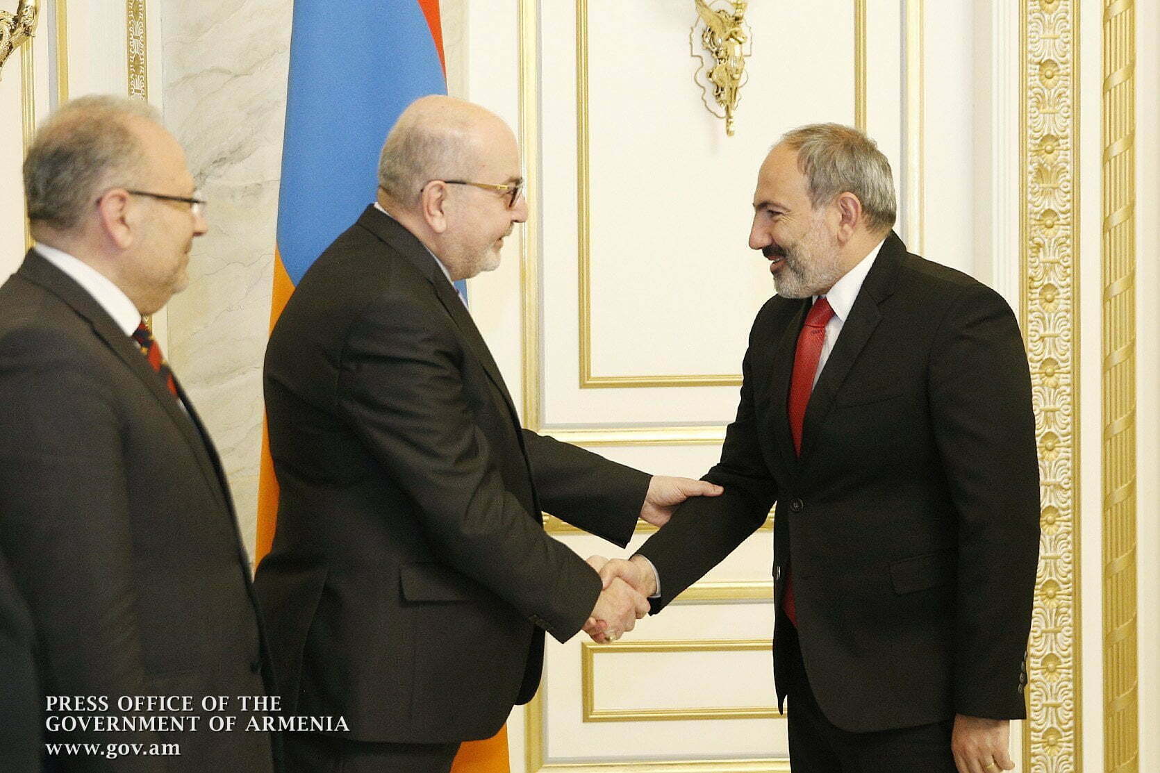Վարչապետն ընդունել է ՀՄԸՄ կենտրոնական վարչության անդամներին