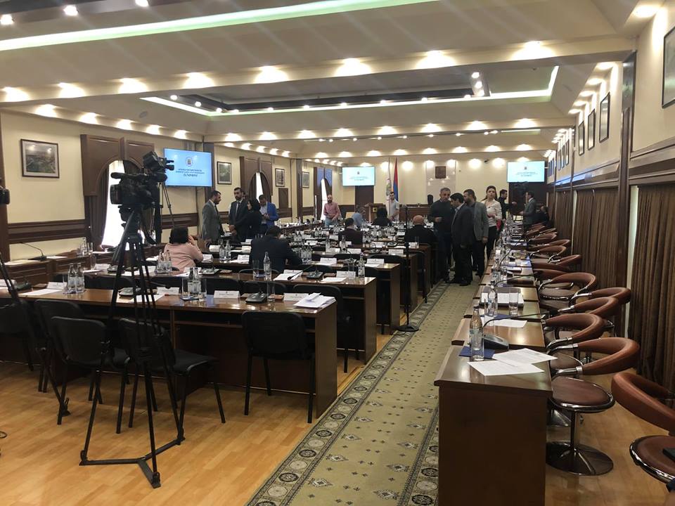 Սա խայտառակություն է, նիստը չի կայանում քվորում չունենալու պատճառով. Դավիթ Խաժակյան