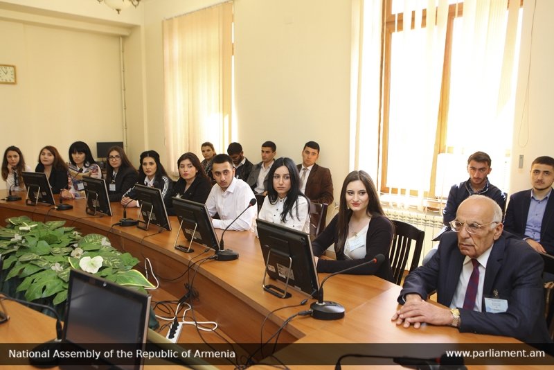 Կրթության ոլորտի հիմնախնդիրներն են քննարկվել ուսանողների հետ հանդիպման ընթացքում