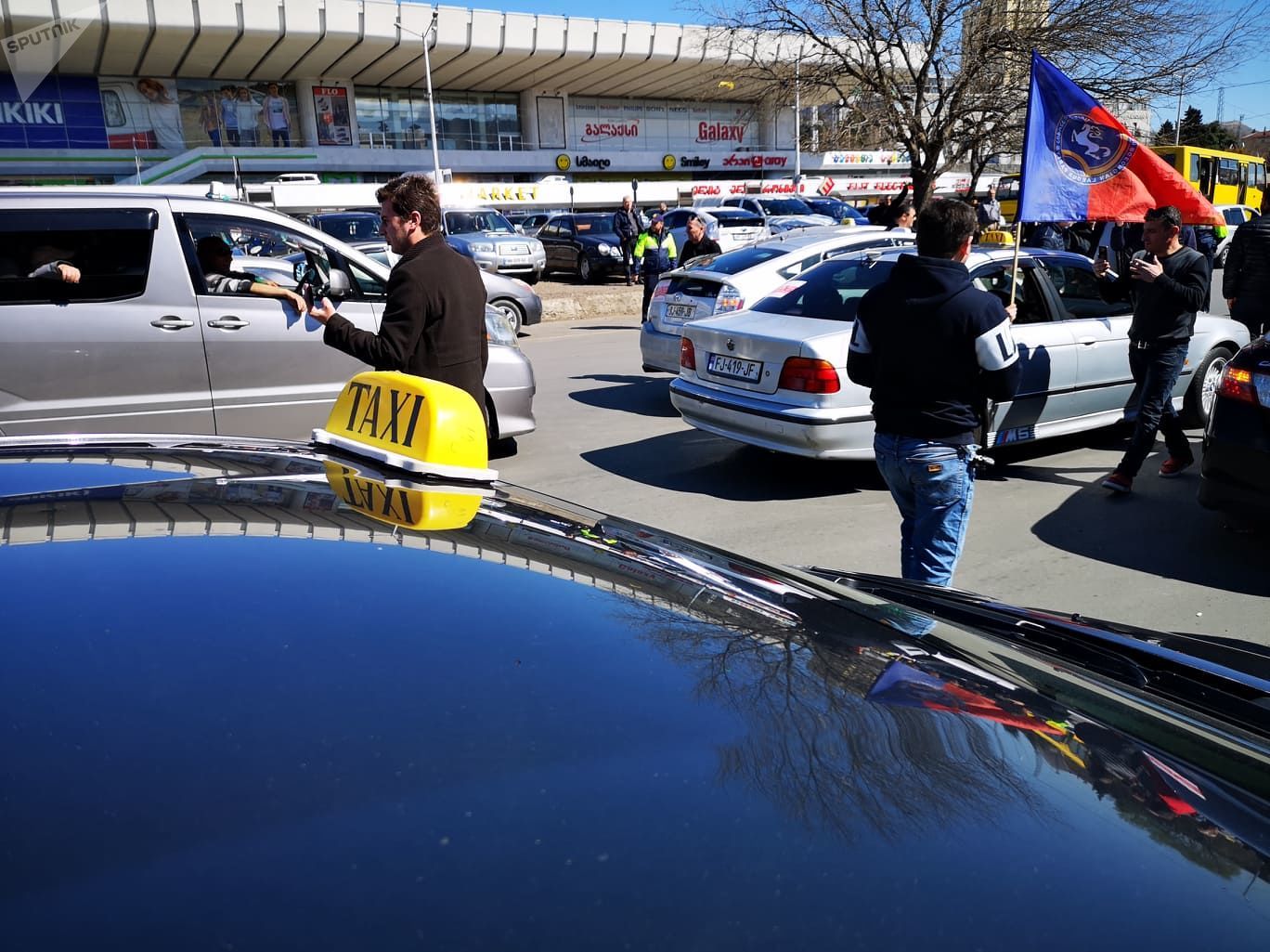 Թբիլիսիում տաքսու վարորդները բողոքի ակցիա են անում