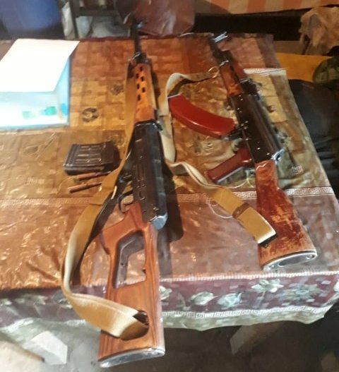 Հայտնաբերվել է ապօրինի պահվող ինքնաձիգ և դիպուկահար հրացան (ՏԵՍԱՆՅՈՒԹ)