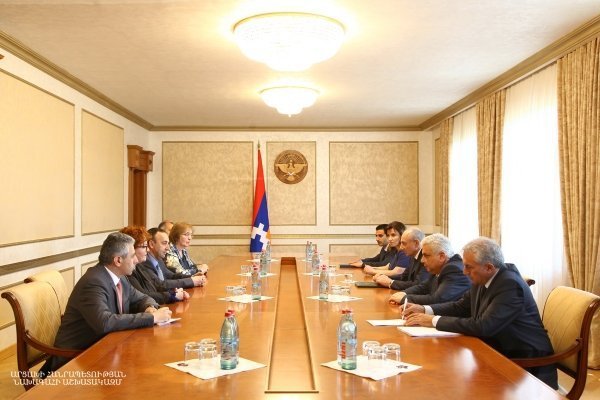 Բակո Սահակյանը հանդիպել է ՀՀ ՍԴ նախագահի գլխավորած պատվիրակության հետ