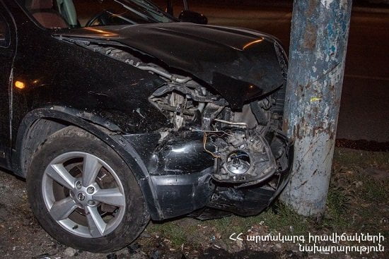 ՃՏՊ Բալահովիտ գյուղում. ավտոմեքենան բախվել է գովազդային վահանակի սյանը