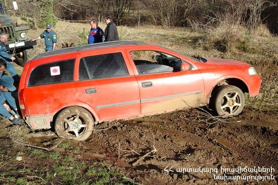 Փրկարարներն արգելափակումից դուրս են բերել ավտոմեքենաները