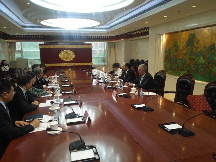 Արայիկ Հարությունյանը Չինաստանում քննարկել է բժշկական համալսարանների համագործակցության հարցը