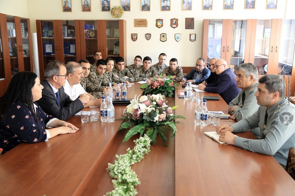 Կարմիր խաչի կոմիտեի ներկայացուցիչներն այցելել են ռազմական ավիացիոն համալսարան (ՖՈՏՈՇԱՐՔ)