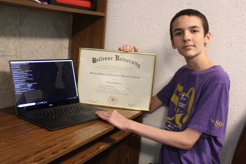 14-ամյա դեռահասը երկու գիտական աստիճան է ստացել