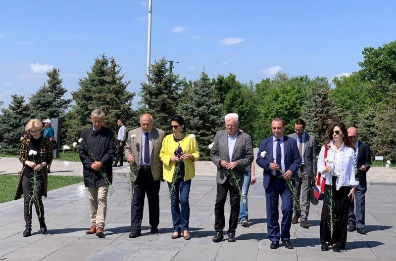Ավստրիա-Հայաստան պատգամավորական պատվիրակությունն այցելել է Ծիծեռնակաբերդի հուշահամալիր