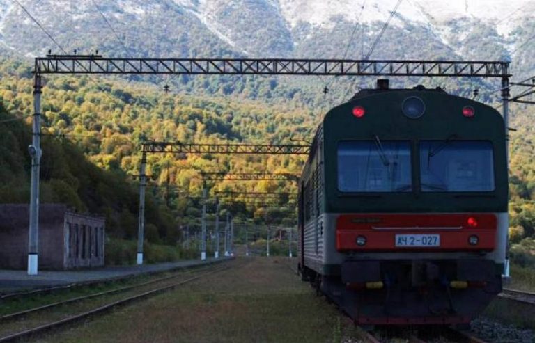 Շոգեքարշի վագոնները դուրս են եկել հոսքագծից և կողաշրջվել