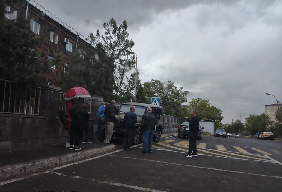 Ցուցարարները դատավորին թույլ չեն տվել մուտք գործել դատարան