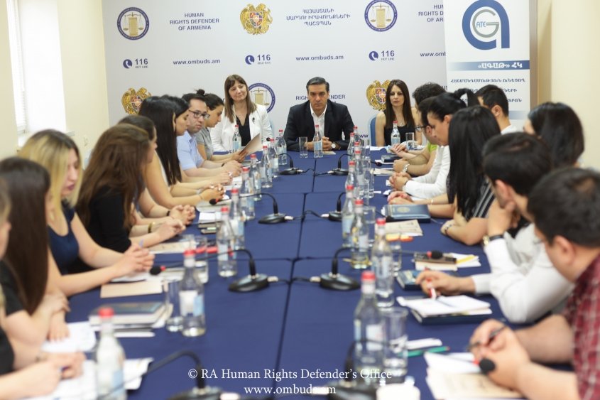 ՄԻՊ ներկայացուցիչները սովորում են հաղորդակցվել ժեստերի լեզվով
