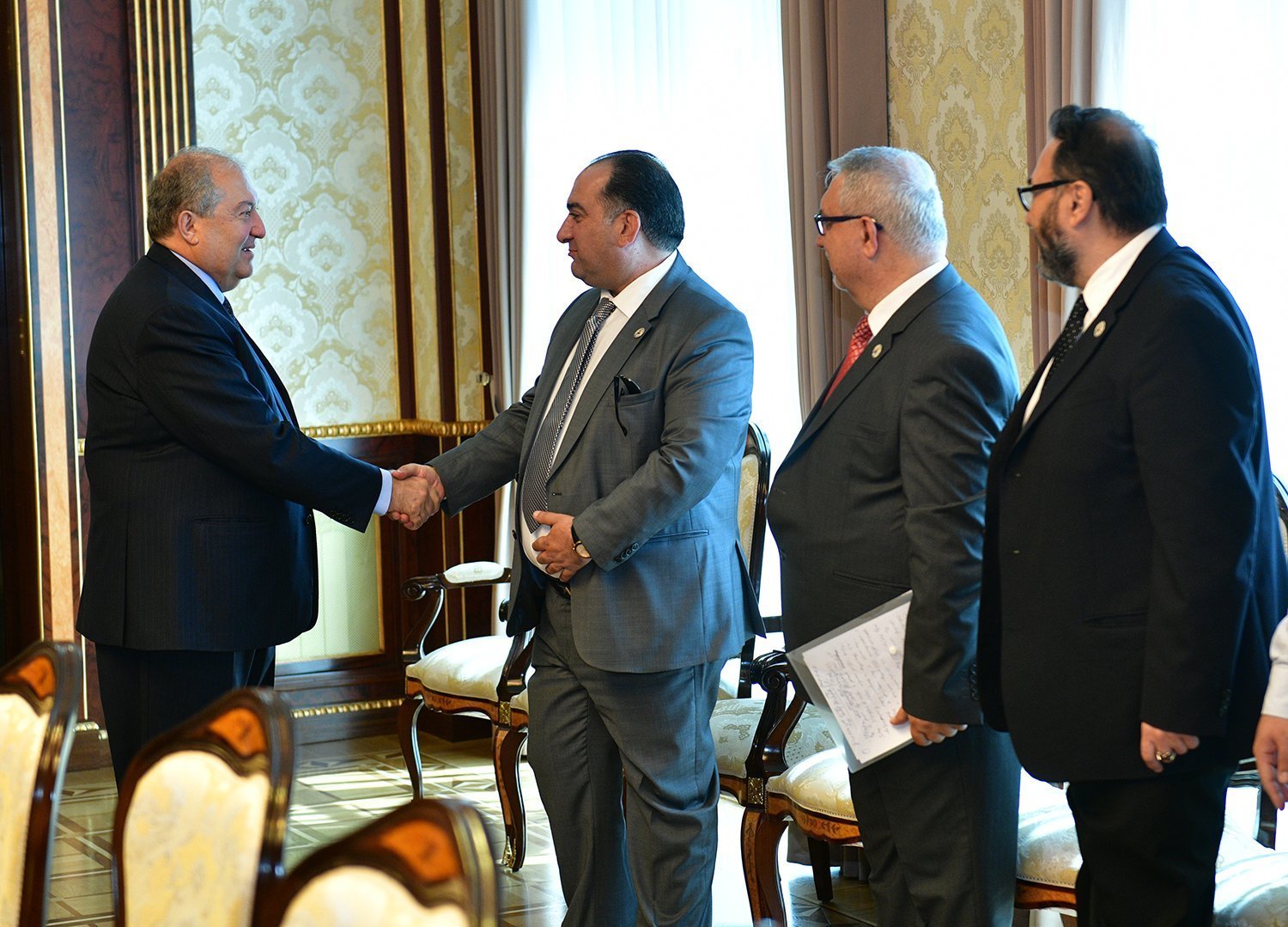 Նախագահը հյուրընկալել է Բեյրութի Սբ Գրիգոր Լուսավորիչ ճեմարանի շրջանավարտների միության ներկայացուցիչներին