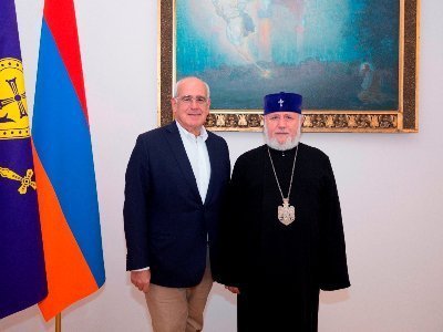 Գարեգին Բ-ն ՀԲԸՄ նախագահի հետ քննարկել է Արցախում մեկնարկող մի քանի նոր ծրագրերը