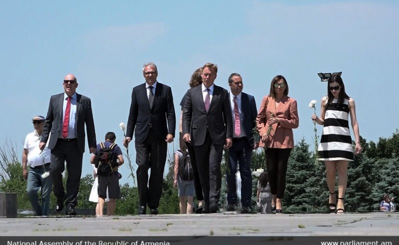 Բունդեսթագի պատվիրակությունն այցելել է Ծիծեռնակաբերդի հուշահամալիր