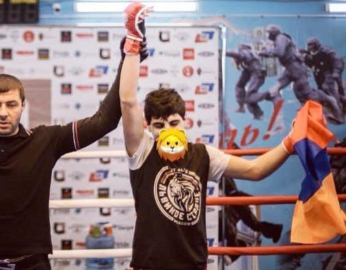 Ինչպես է հայ մարզիկը տապալում Ադրբեջանի ներկայացուցչին (ՏԵՍԱՆՅՈՒԹ)