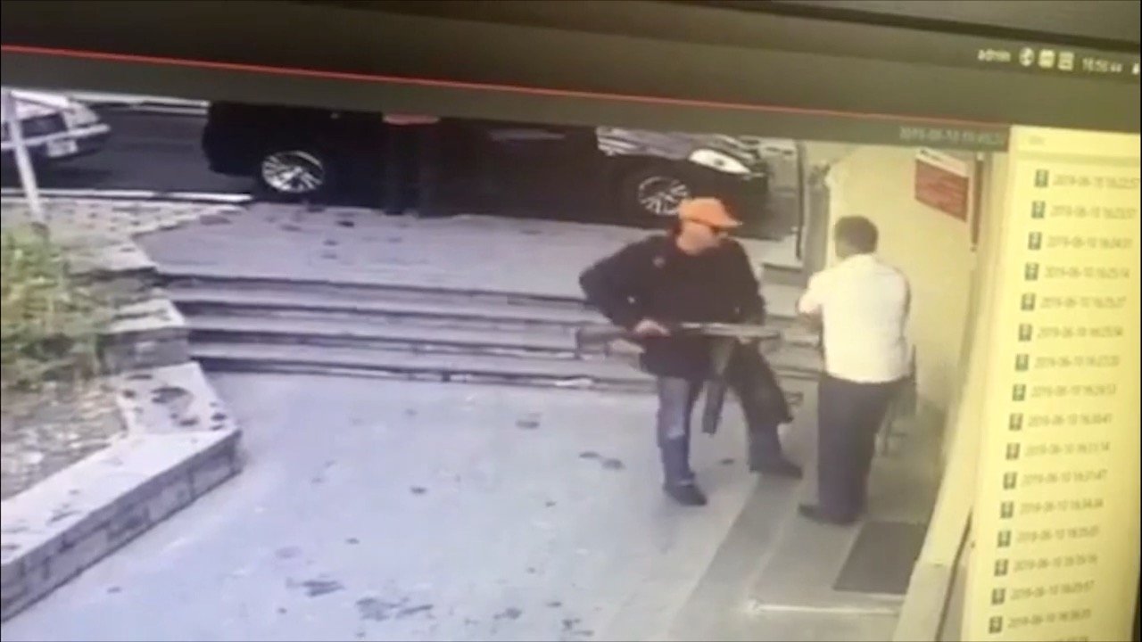 Նոր Նորքում վնասազերծվել է հրազենով բանկ ներխուժած տղամարդը  (ՏԵՍԱՆՅՈՒԹ)