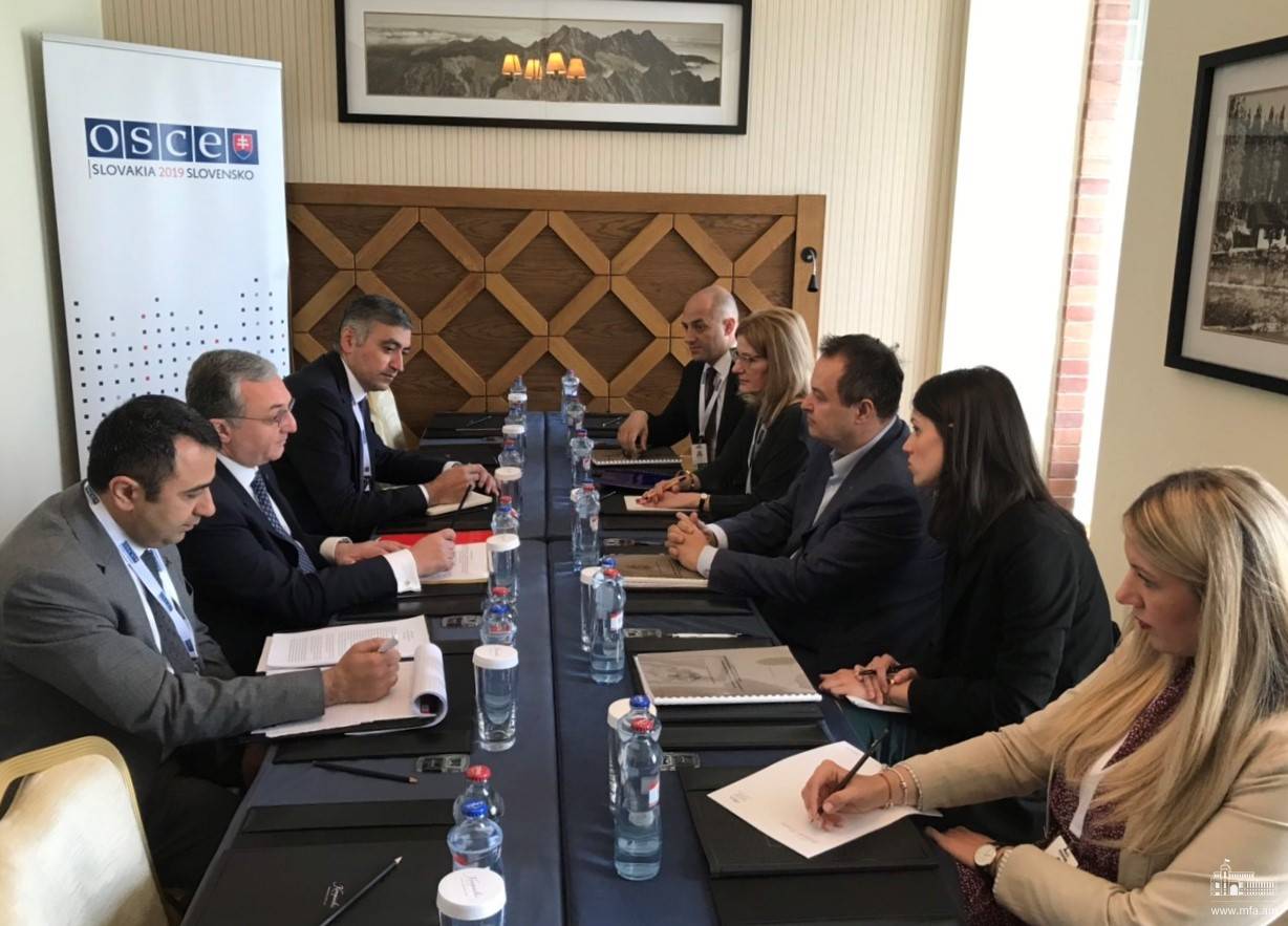 Զոհրաբ Մնացականյանը հանդիպել է սերբ գործընկերոջ հետ