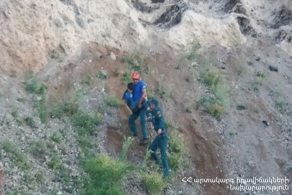 Փրկարարները 12-ամյա երեխային անվնաս իջեցրել են ժայռից