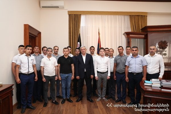 Կոչումներ և աշխատանքի ընդունելություն ԱԻՆ-ում