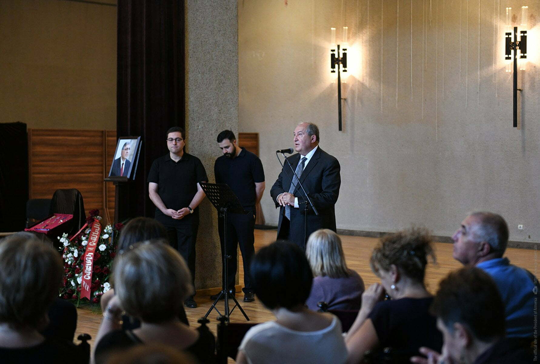 Արմեն Սարգսյանը մասնակցել է Արման Կիրակոսյանի հրաժեշտի արարողությանը